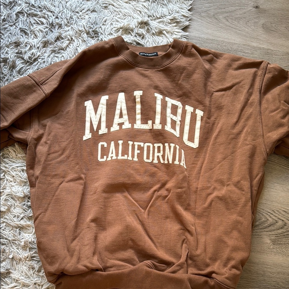 brandy melville malibu oversized crewneck